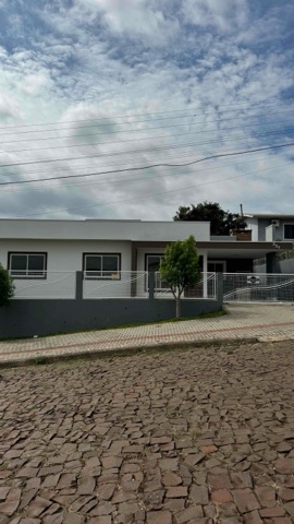 Foto do Casa - Casa com três dormitórios sendo uma suíte, sala de estar, cozinha e garagem coberta  para Locação, Bairro dos Esportes , Xanxerê, SC | CM Negócios imobiliários
