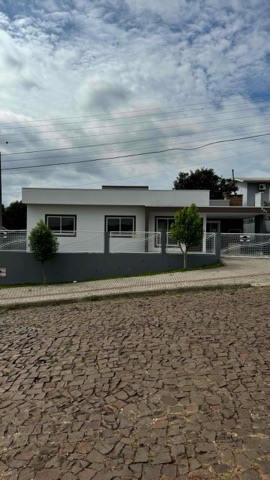 Foto do Casa - Casa com três dormitórios sendo uma suíte, sala de estar, cozinha e garagem coberta  para Locação, Bairro dos Esportes , Xanxerê, SC | CM Negócios imobiliários