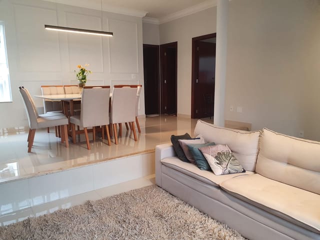 Casa com 296m² 4 quartos e 3 banheiros, à venda, no bairro Jardim Riviera em Franca