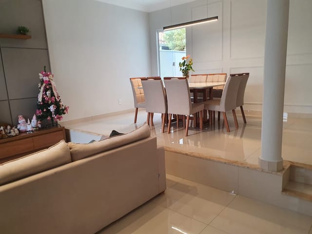 Casa com 296m² 4 quartos e 3 banheiros, à venda, no bairro Jardim Riviera em Franca