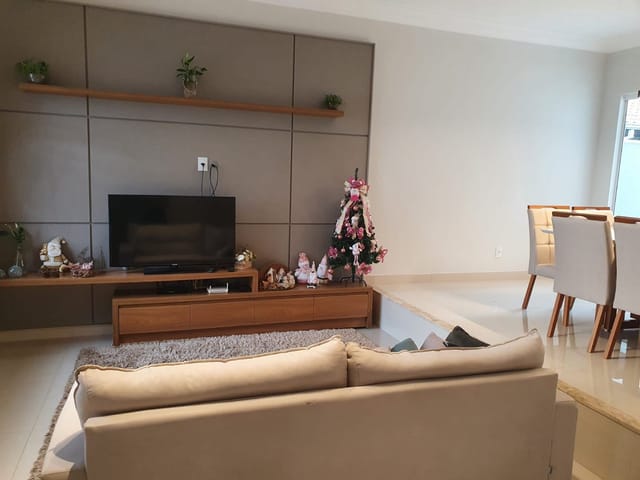 Casa com 296m² 4 quartos e 3 banheiros, à venda, no bairro Jardim Riviera em Franca