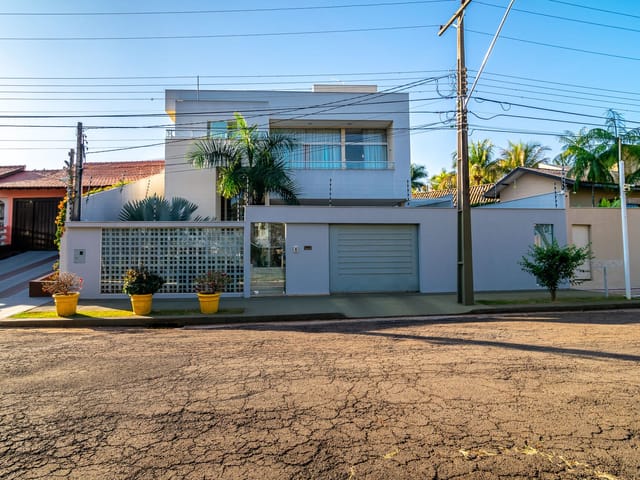 Foto do Casa - Sobrado a venda no Bairro Bela Suíça, 3 Quartos, 3 Suites, 4 Vagas, 758M², Ampla área gourmet integrada com piscina Londrina - PR | EVIDÊNCIA Imóveis
