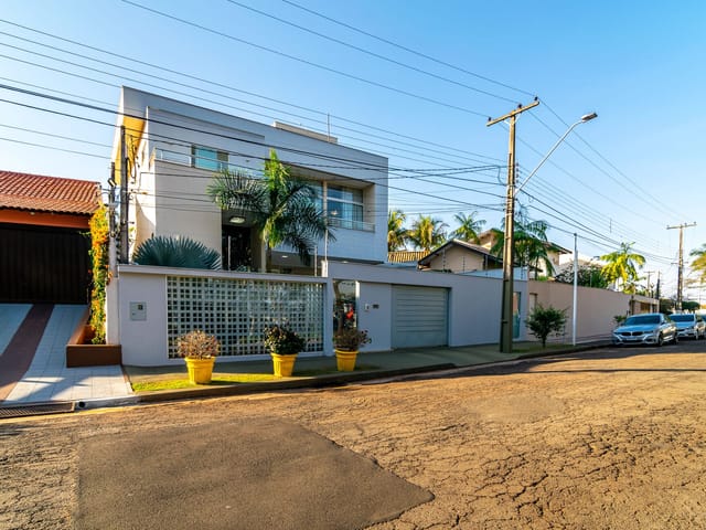 Foto do Casa - Sobrado a venda no Bairro Bela Suíça, 3 Quartos, 3 Suites, 4 Vagas, 758M², Ampla área gourmet integrada com piscina Londrina - PR | EVIDÊNCIA Imóveis