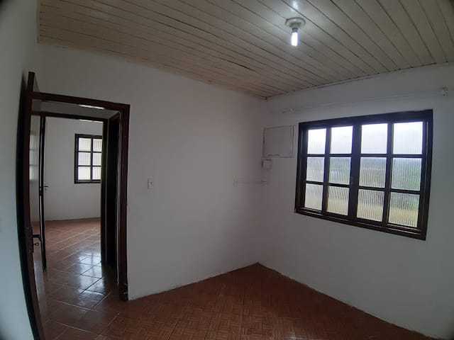 Casa 2 quartos e 1 banheiro, para alugar, no bairro Cordeiros em Itajaí