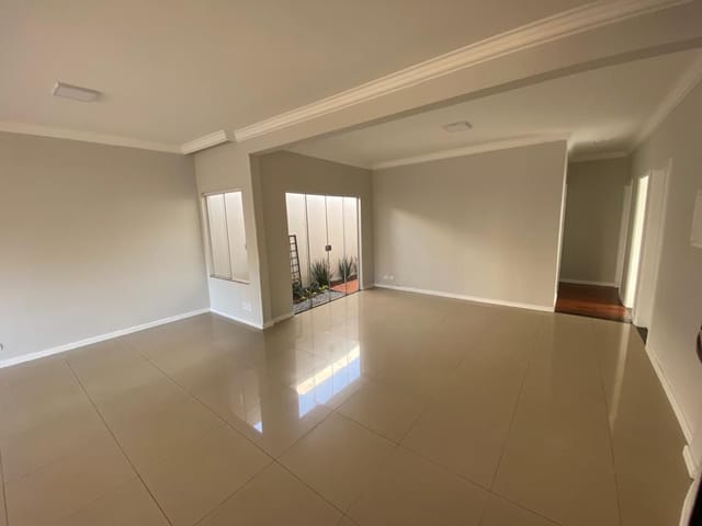 Casa com 359m² 3 quartos e 3 banheiros, à venda, no bairro Industrial em Londrina