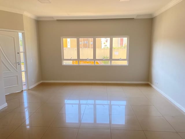 Casa com 359m² 3 quartos e 3 banheiros, à venda, no bairro Industrial em Londrina