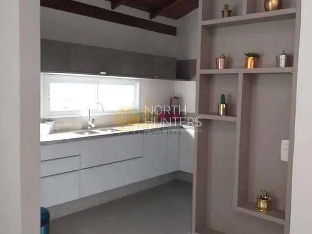 Casa com 300m² 4 quartos e 3 banheiros, para alugar, no bairro Jurerê Internacional em Florianópolis