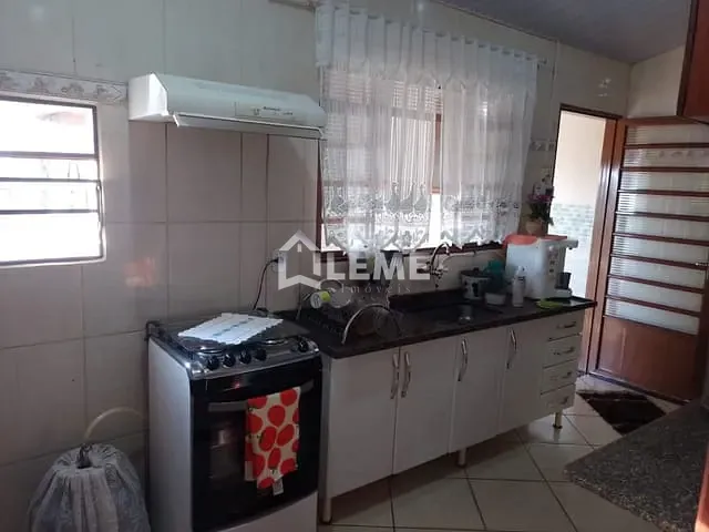 Casa com 272m² 4 quartos e 3 banheiros, à venda, no bairro Jardim São Francisco em Mococa