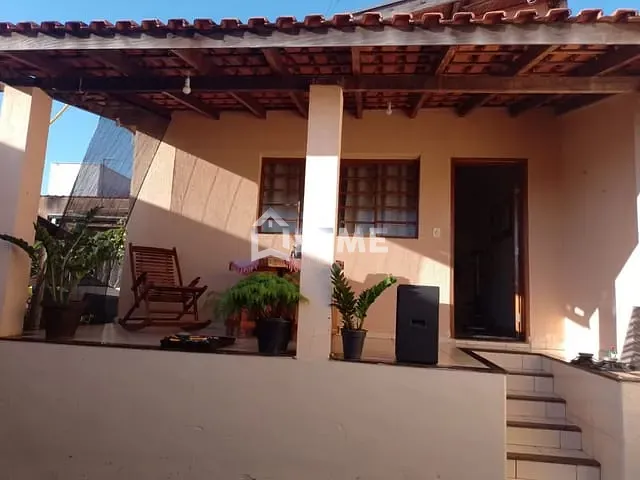 Casa com 272m² 4 quartos e 3 banheiros, à venda, no bairro Jardim São Francisco em Mococa