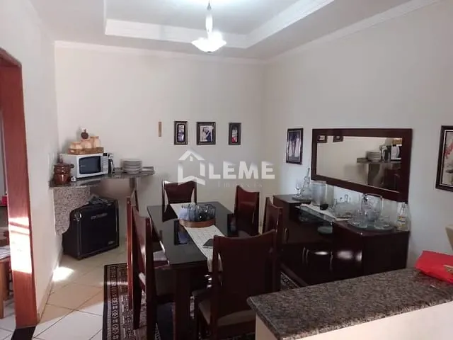 Casa com 272m² 4 quartos e 3 banheiros, à venda, no bairro Jardim São Francisco em Mococa