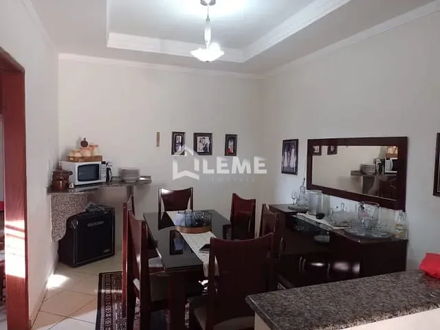 Casa com 272m² 4 quartos e 3 banheiros, à venda, no bairro Jardim São Francisco em Mococa