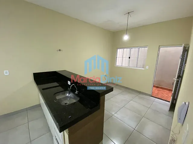 Casa 2 quartos e 1 banheiro, para alugar, no bairro Residencial Parque Universitário em Ituverava