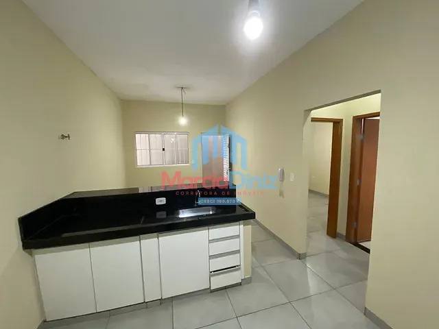Casa 2 quartos e 1 banheiro, para alugar, no bairro Residencial Parque Universitário em Ituverava