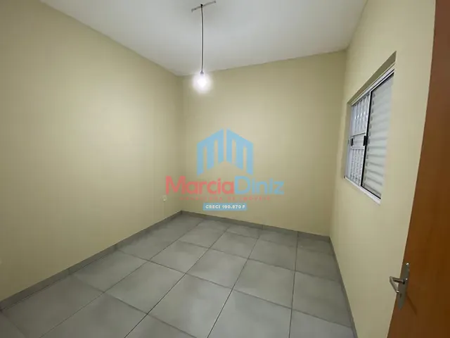 Casa 2 quartos e 1 banheiro, para alugar, no bairro Residencial Parque Universitário em Ituverava