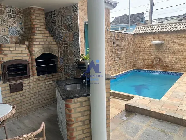 Casa com 315m² 4 quartos e 4 banheiros, à venda, no bairro Vargem Pequena em Rio de Janeiro