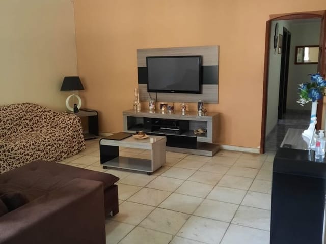 Casa com 806m² 3 quartos e 4 banheiros, à venda, no bairro Vila Valqueire em Rio de Janeiro