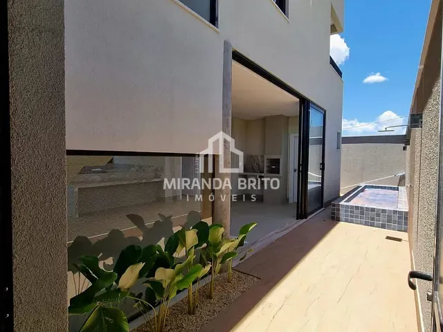 Casa 4 quartos e 5 banheiros, à venda, no bairro Pólo Empresarial Goiás em Aparecida de Goiânia