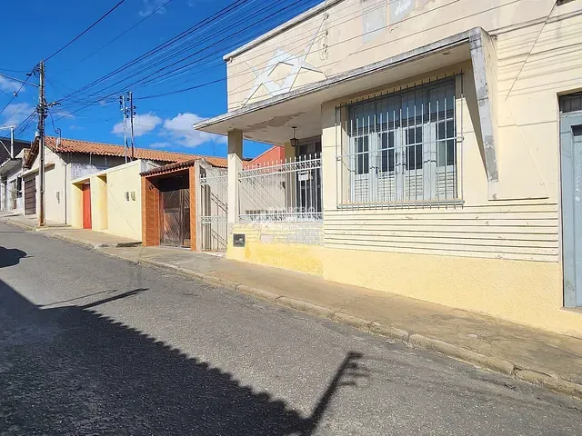 Casa 3 quartos e 1 banheiro, à venda, no bairro Alto Maron em Vitória da Conquista