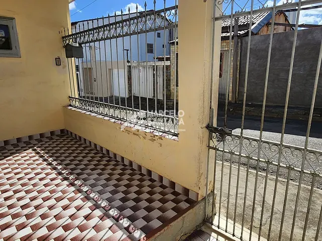 Casa 3 quartos e 1 banheiro, à venda, no bairro Alto Maron em Vitória da Conquista