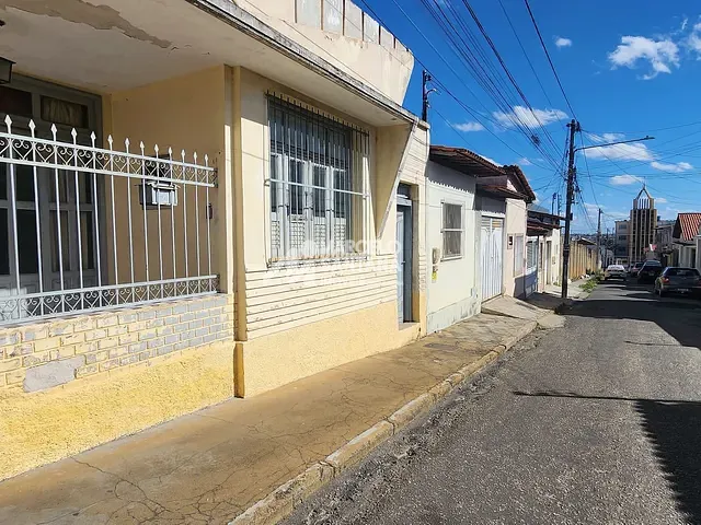 Casa 3 quartos e 1 banheiro, à venda, no bairro Alto Maron em Vitória da Conquista
