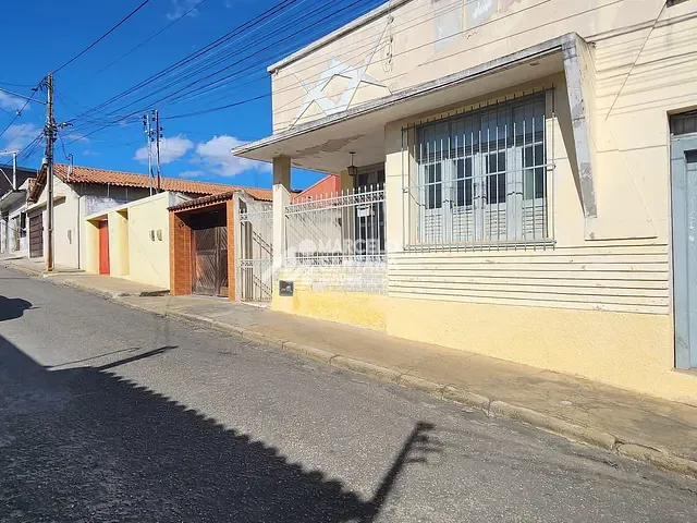 Casa 3 quartos e 1 banheiro, à venda, no bairro Alto Maron em Vitória da Conquista