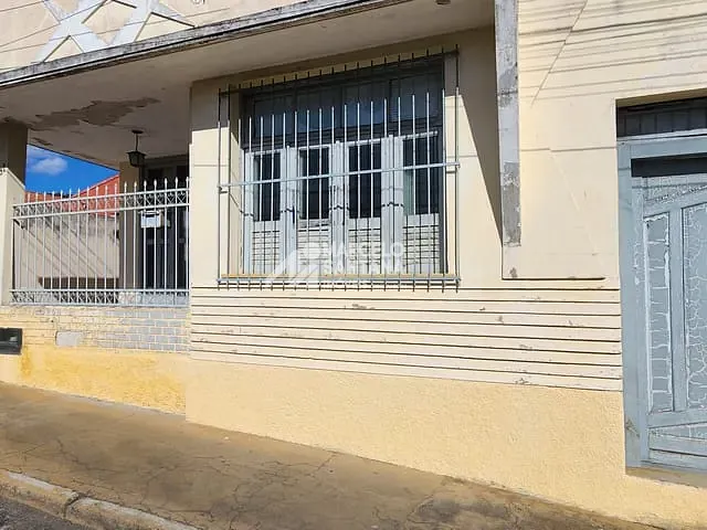 Casa 3 quartos e 1 banheiro, à venda, no bairro Alto Maron em Vitória da Conquista