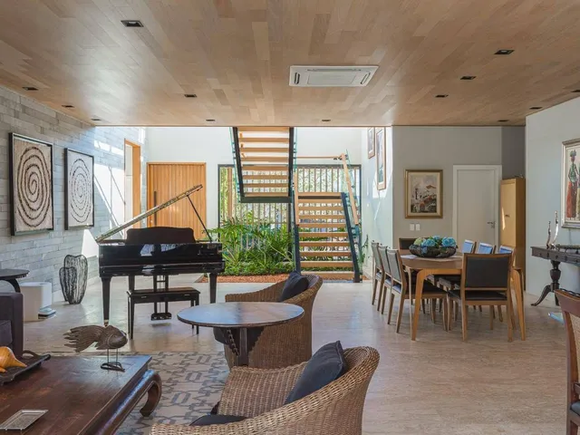 Casa com 700m² 4 quartos e 7 banheiros, à venda, no bairro Esperança em Londrina