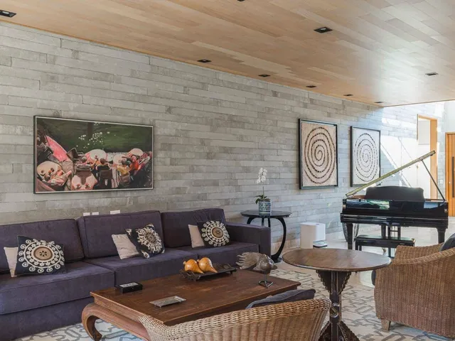 Casa com 700m² 4 quartos e 7 banheiros, à venda, no bairro Esperança em Londrina