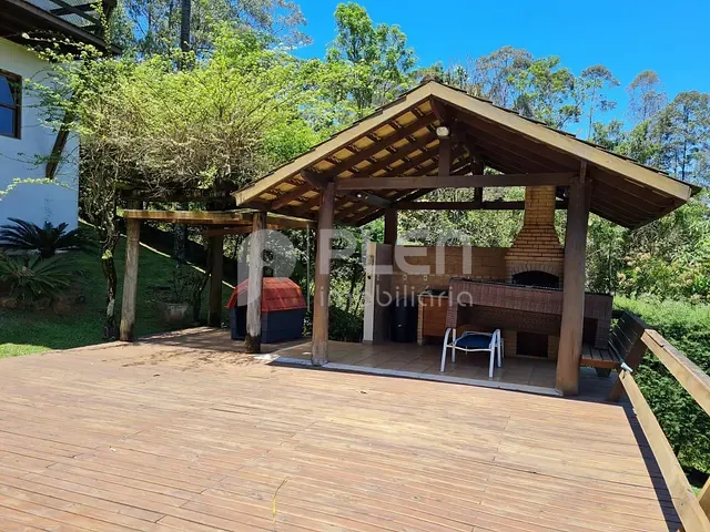 Casa com 1000m² 3 quartos e 5 banheiros, à venda, no bairro Caraguatá em Mairiporã