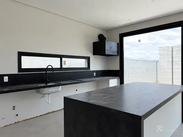 Casa 3 quartos e 5 banheiros, à venda, no bairro Urbanova em São José dos Campos