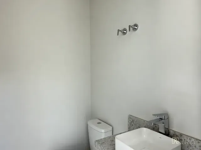 Casa 3 quartos e 5 banheiros, à venda, no bairro Urbanova em São José dos Campos
