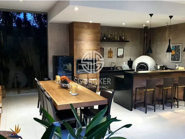 Casa com 760m² 5 quartos e 10 banheiros, à venda, no bairro Barra da Tijuca em Rio de Janeiro