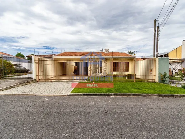Casa 4 quartos e 3 banheiros, à venda, no bairro Capão da Imbuia em Curitiba