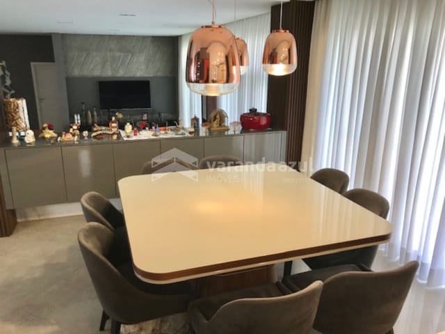 Casa com 600m² 4 quartos e 6 banheiros, à venda, no bairro Jardim Rodeio em Mogi das Cruzes