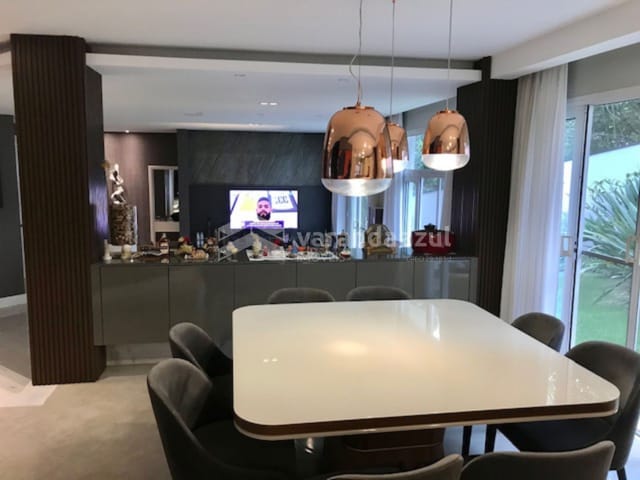 Casa com 600m² 4 quartos e 6 banheiros, à venda, no bairro Jardim Rodeio em Mogi das Cruzes