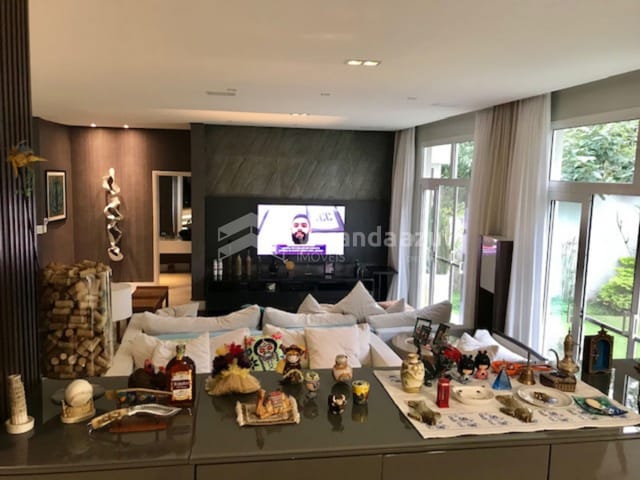 Casa com 600m² 4 quartos e 6 banheiros, à venda, no bairro Jardim Rodeio em Mogi das Cruzes