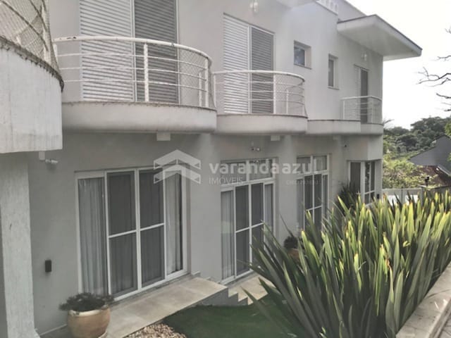 Casa com 600m² 4 quartos e 6 banheiros, à venda, no bairro Jardim Rodeio em Mogi das Cruzes