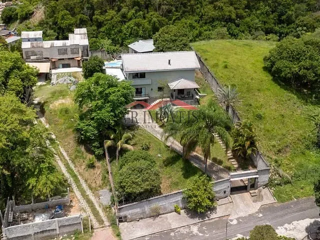Casa com 1460m² 4 quartos e 6 banheiros, à venda, no bairro Jardim Alice em Barra Mansa