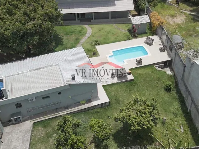 Casa com 1460m² 4 quartos e 6 banheiros, à venda, no bairro Jardim Alice em Barra Mansa