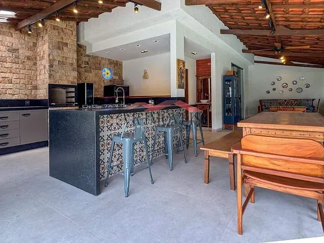 Casa com 1460m² 4 quartos e 6 banheiros, à venda, no bairro Jardim Alice em Barra Mansa