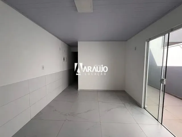 Casa com 40m² 2 quartos e 1 banheiro, para alugar, no bairro Cordeiros em Itajaí