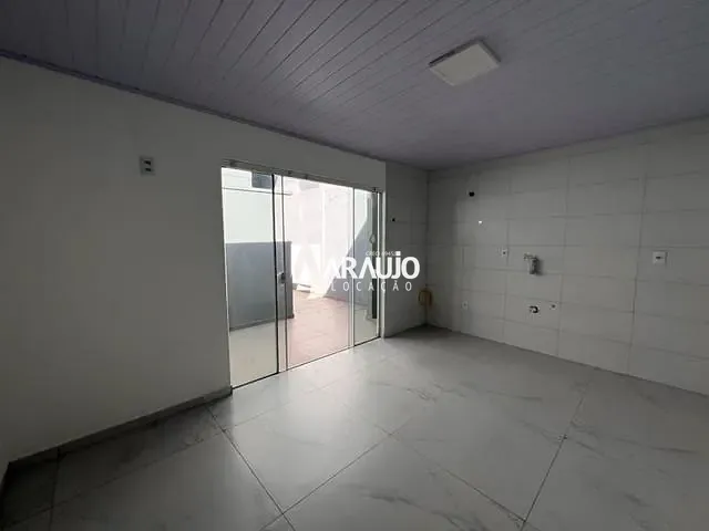 Casa com 40m² 2 quartos e 1 banheiro, para alugar, no bairro Cordeiros em Itajaí