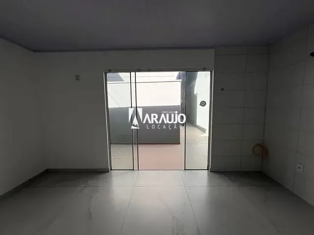 Casa com 40m² 2 quartos e 1 banheiro, para alugar, no bairro Cordeiros em Itajaí