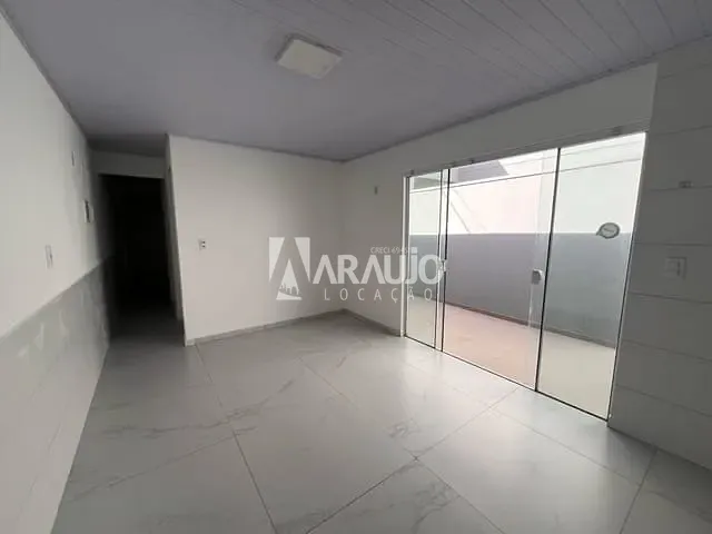 Casa com 40m² 2 quartos e 1 banheiro, para alugar, no bairro Cordeiros em Itajaí