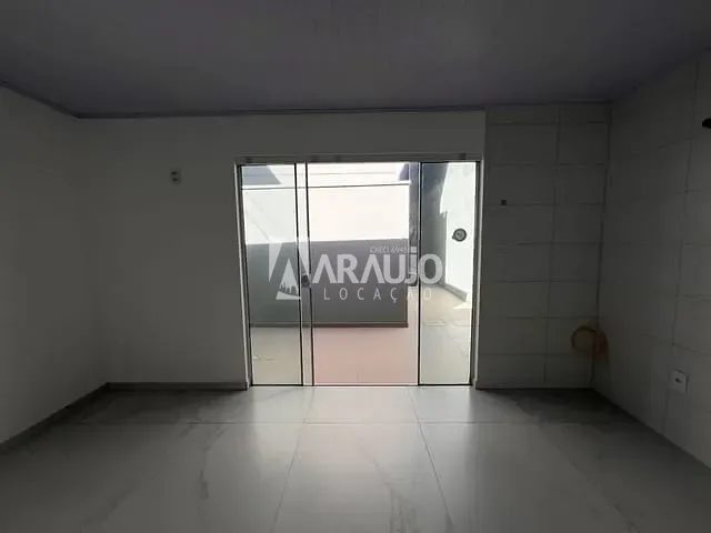 Casa com 40m² 2 quartos e 1 banheiro, para alugar, no bairro Cordeiros em Itajaí