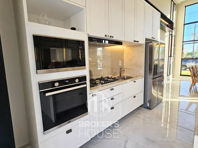 Casa 4 quartos e 5 banheiros, à venda, no bairro Jacuhy em Serra