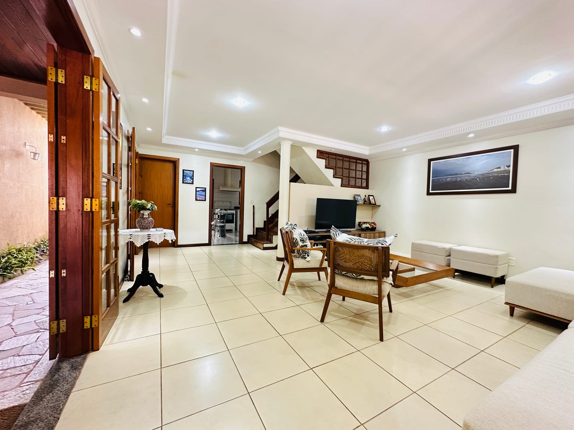 Casa à venda com 3 quartos, 189m² - Foto 1