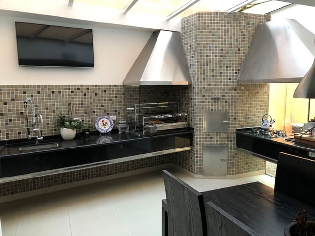 Casa com 600m² 4 quartos e 5 banheiros, à venda, no bairro Cidade Parquelandia em Mogi das Cruzes