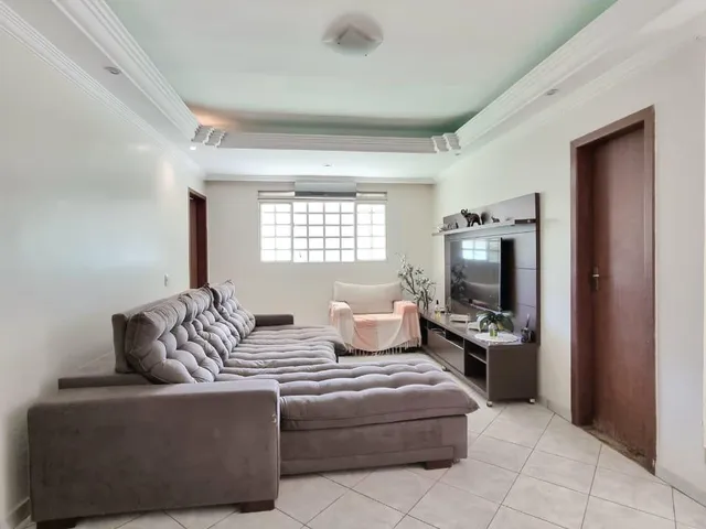 Casa com 900m² 3 quartos e 3 banheiros, à venda, no bairro Setor Habitacional Arniqueira (Águas Claras) em Brasília