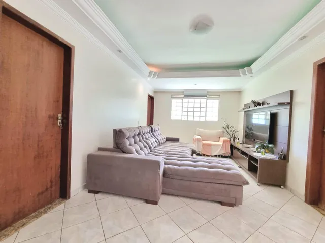Casa com 900m² 3 quartos e 3 banheiros, à venda, no bairro Setor Habitacional Arniqueira (Águas Claras) em Brasília